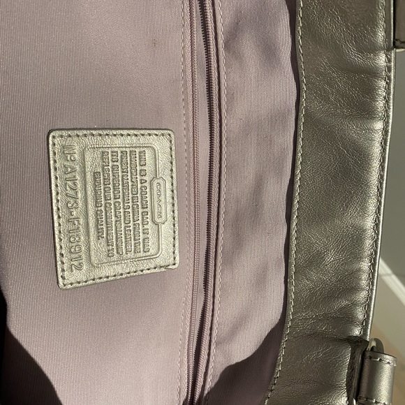 Gorgeous silver grey authentic Coach bag - Picture 3 of 6